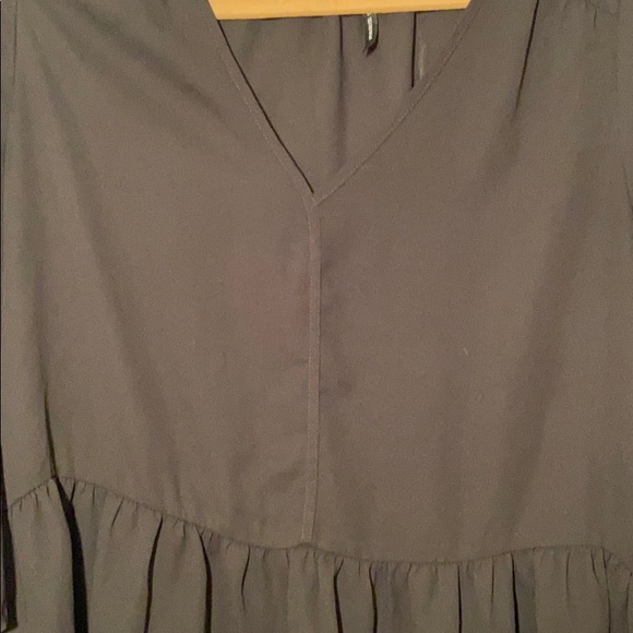 Black going out top - Picture 3 of 4